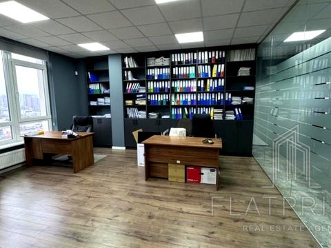 комерційна за адресою Жилянська вул., 68