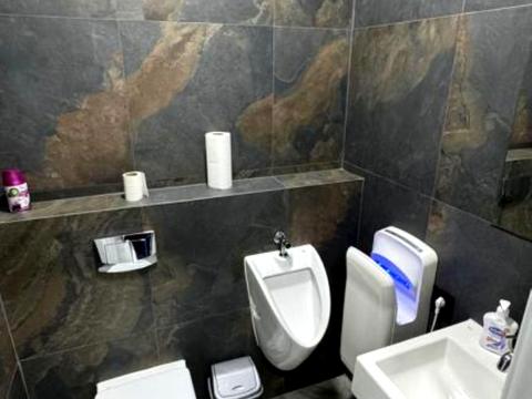 комерційна за адресою Жилянська вул., 68