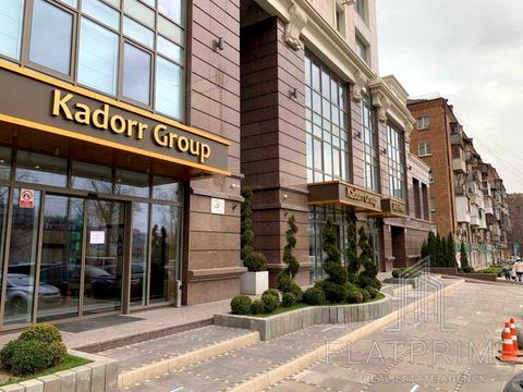 комерційна за адресою Жилянська вул., 68