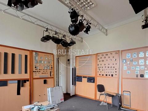 комерційна за адресою Юрківська вул., 37