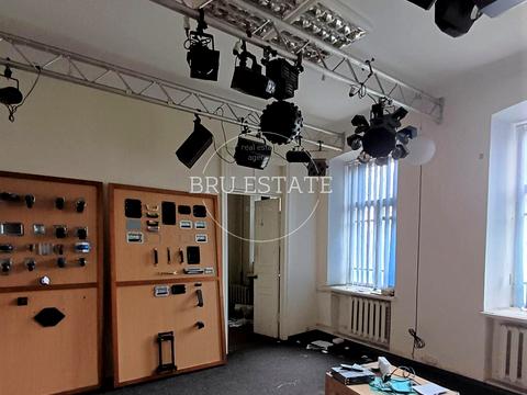 комерційна за адресою Юрківська вул., 37