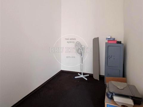 комерційна за адресою Юрківська вул., 37