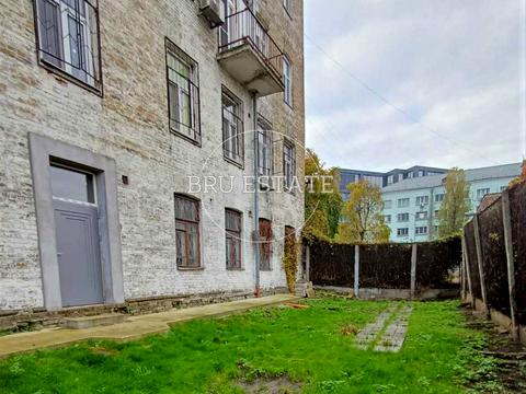 комерційна за адресою Юрківська вул., 37