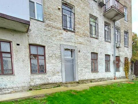 комерційна за адресою Юрківська вул., 37