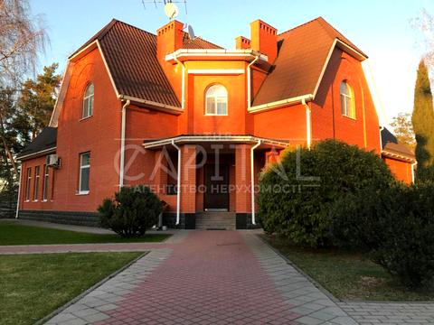 будинок за адресою смт. Козин, Київська вул.