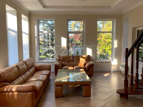 будинок за адресою смт. Козин, Київська вул.