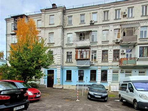 комерційна за адресою Юрківська вул., 37