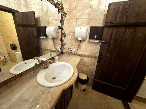 комерційна за адресою Чернишевського, 36