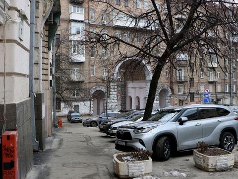 комерційна за адресою Лютеранська вул., 4