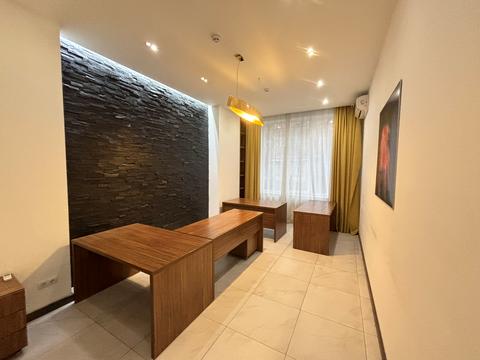 комерційна за адресою Полтавська вул., 10