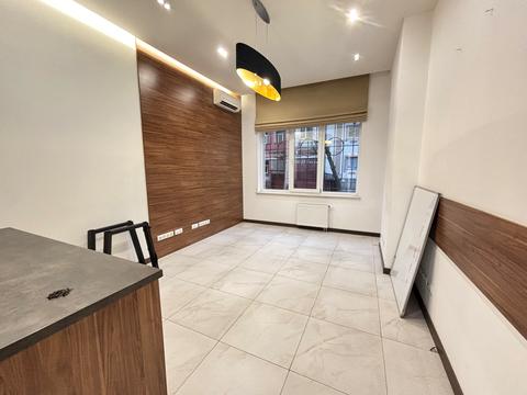 комерційна за адресою Полтавська вул., 10