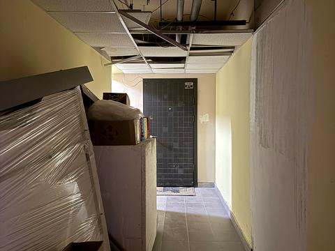 комерційна за адресою Академіка Лебедєва вул., 1