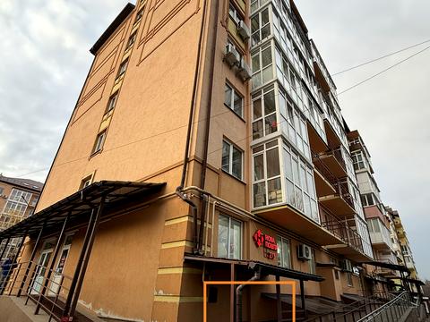 комерційна за адресою Академіка Лебедєва вул., 1