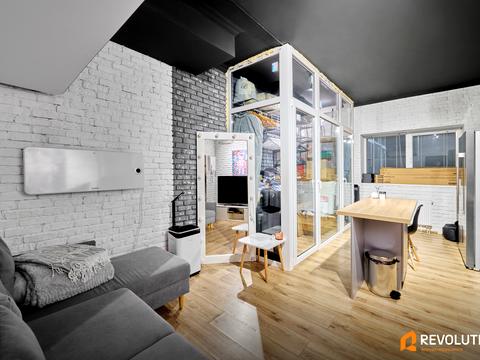 комерційна за адресою Академіка Лебедєва вул., 1