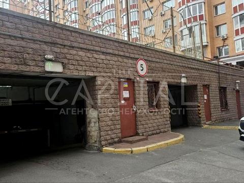 паркомісце за адресою Володимира Івасюка просп. (Героїв Сталінграду), 4