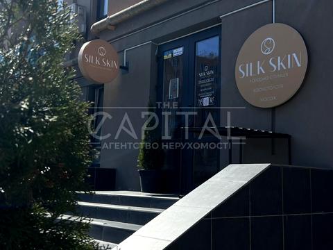 комерційна за адресою Петрівська вул., 1