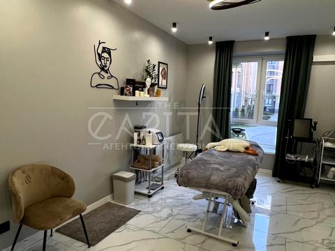 комерційна за адресою Петрівська вул., 1