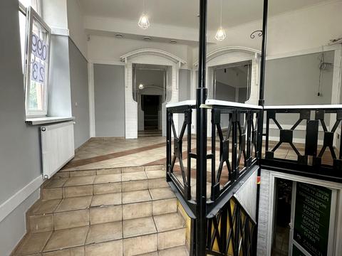 комерційна за адресою Залізнична вул., 31