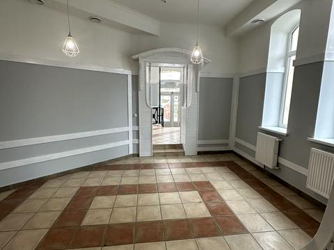 комерційна за адресою Залізнична вул., 31