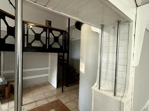 комерційна за адресою Залізнична вул., 31