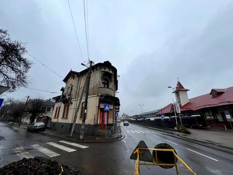 комерційна за адресою Залізнична вул., 31