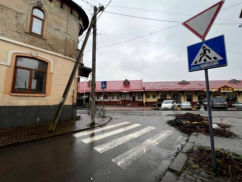 комерційна за адресою Залізнична вул., 31