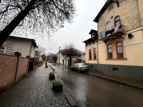 комерційна за адресою Залізнична вул., 31