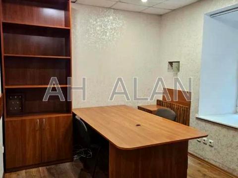 комерційна за адресою Лютеранська вул., 13