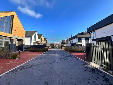 будинок за адресою с. Нові Петрівці, Мощунська вул., 116