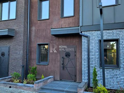 будинок за адресою с. Петропавлівська борщагівка, Мальовнича