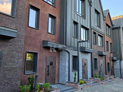 будинок за адресою с. Петропавлівська борщагівка, Мальовнича