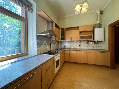 будинок за адресою смт. Козин, Вереснева вул., 1