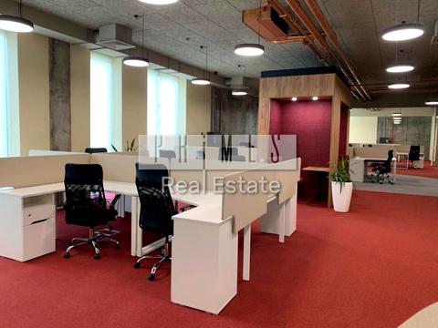 комерційна за адресою Перемоги вул., 4