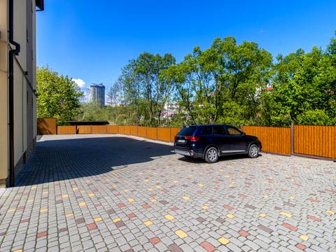 коммерческая по адресу Роксолани ул., 10