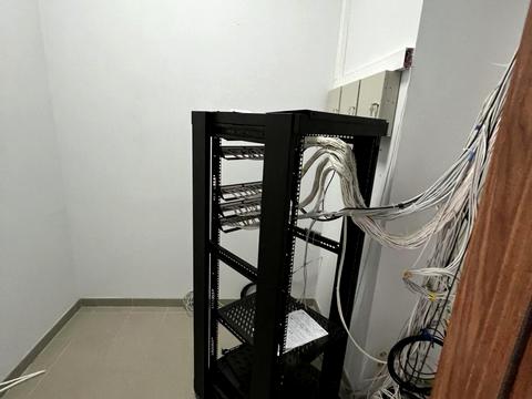 комерційна за адресою Лаврська вул. (Січневого Повстання), 16