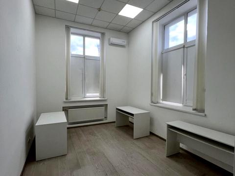 комерційна за адресою Лаврська вул. (Січневого Повстання), 16