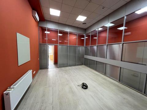 комерційна за адресою Лаврська вул. (Січневого Повстання), 16