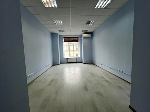 комерційна за адресою Лаврська вул. (Січневого Повстання), 16