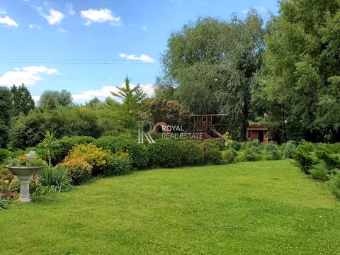 будинок за адресою Вишнева вул.