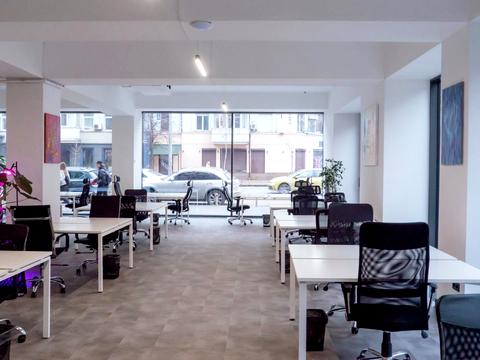 комерційна за адресою Саксаганського вул., 1-Г