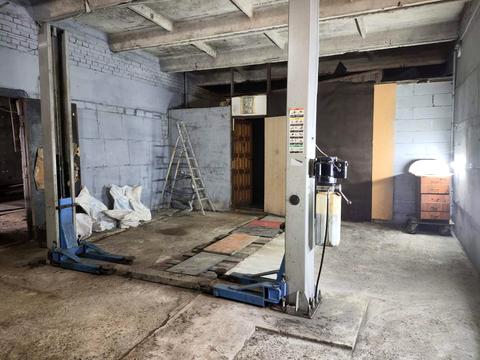 паркомісце за адресою Євгена Плужника вул., 3