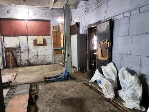 паркомісце за адресою Євгена Плужника вул., 3