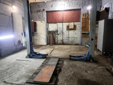 паркомісце за адресою Євгена Плужника вул., 3