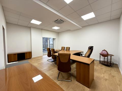 комерційна за адресою Інститутська вул., 18-А