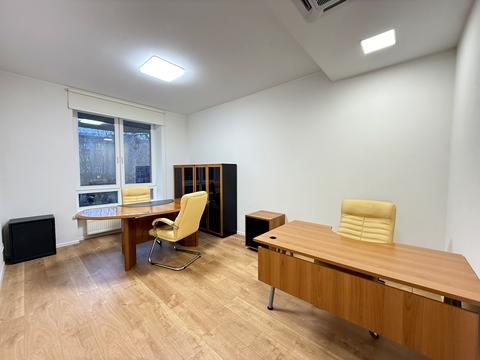 комерційна за адресою Інститутська вул., 18-А