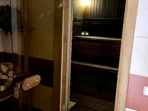 комерційна за адресою Низова, 2д