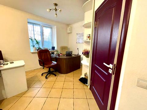 комерційна за адресою Зодчих вул., 3