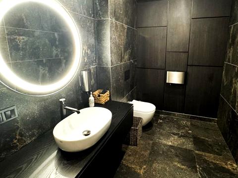 комерційна за адресою Гетьмана Мазепи вул., 140-А