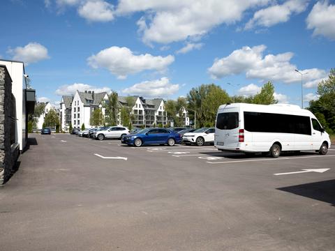 коммерческая по адресу Київська ул., 19а