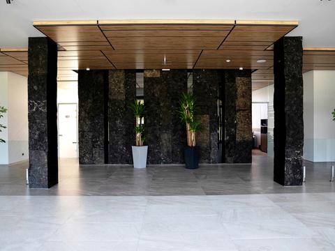 коммерческая по адресу Київська ул., 19а